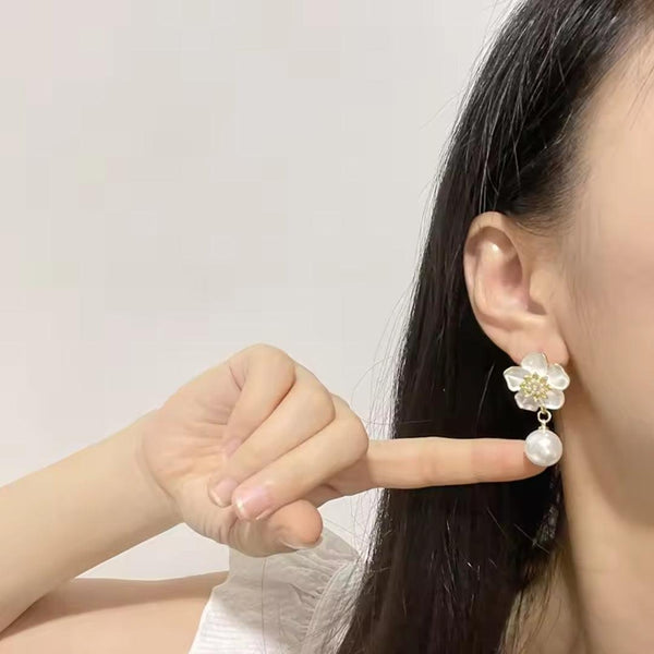 amazing white flower earrings Beauty NX