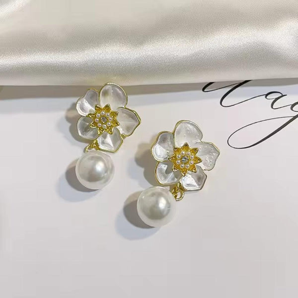 amazing white flower earrings Beauty NX