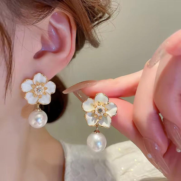 amazing white flower earrings Beauty NX