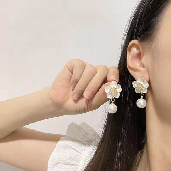 amazing white flower earrings Beauty NX