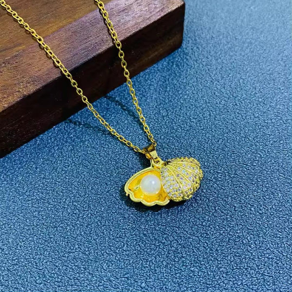 Share: Seashell and Pearl Necklace Boho Bloom