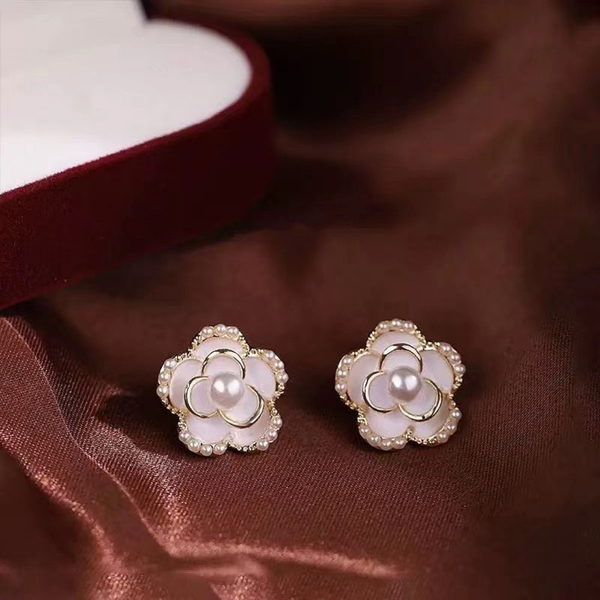 Beautiful Hollow Flower Stud Earring Boho Bloom