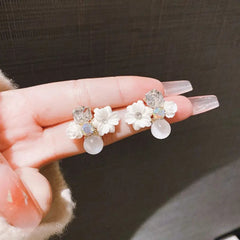 White Flower & Monalisa Pearl Earrings Boho Bloom