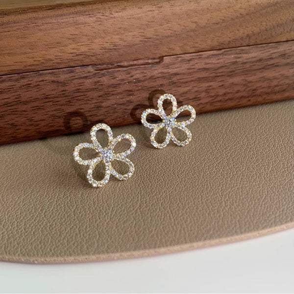 Stunning Little Zircon Flower Stud Earring Boho Bloom