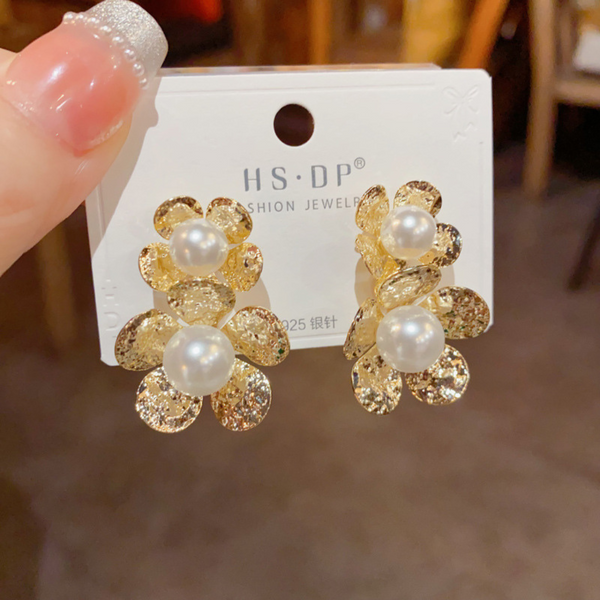 Golden Shine Flower Pearl Earring Boho Bloom