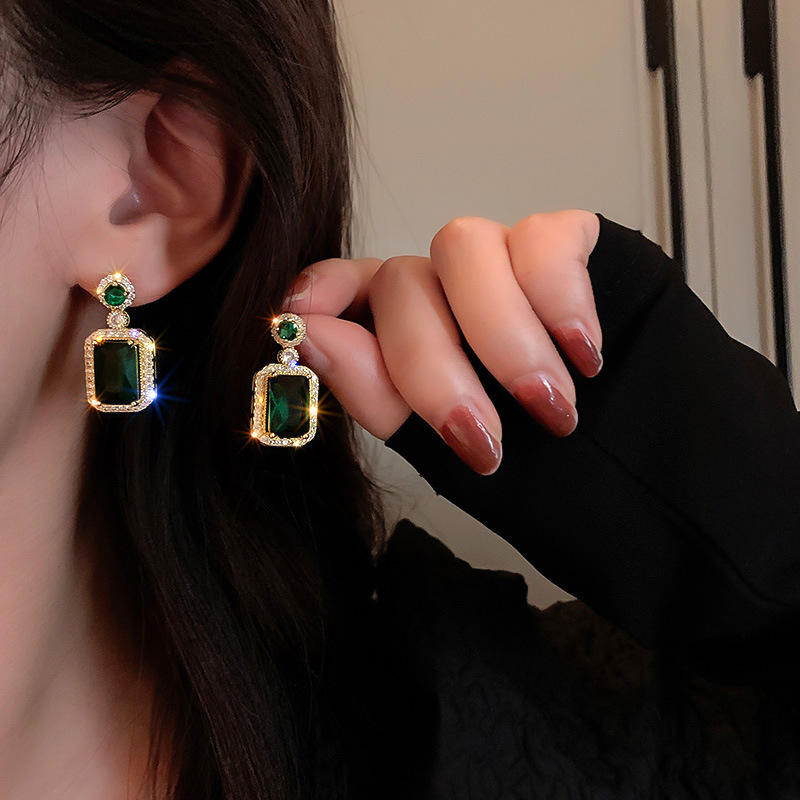 Green Stone Decor Drop Earring Boho Bloom